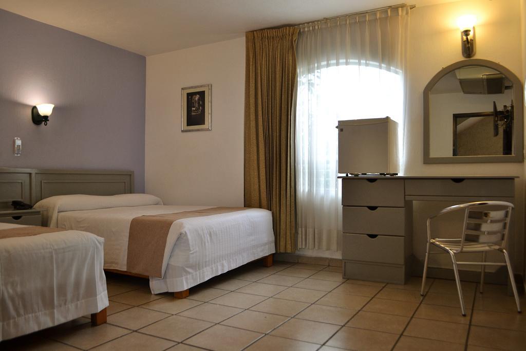 Hotel Villa Del Sol Expo Гвадалахара Экстерьер фото